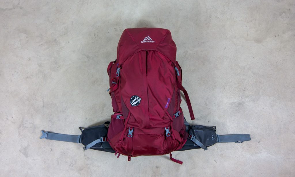 Der Backpack Deva 60 von Gregory in rot von vorne