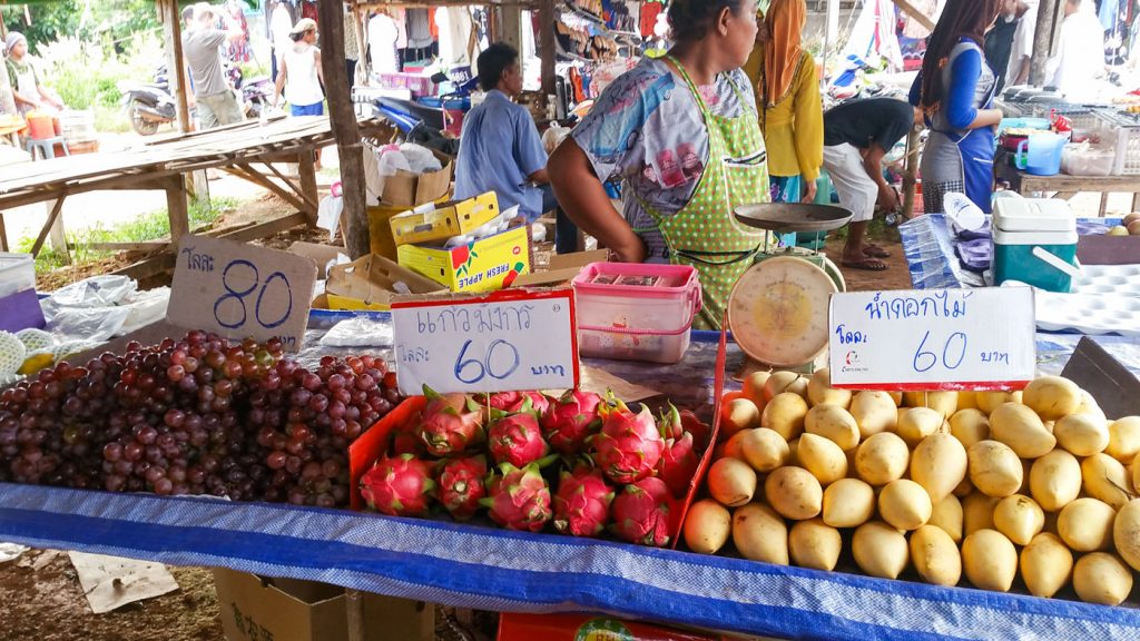 Frisches Obst auf dem Markt auf Koh Lanta