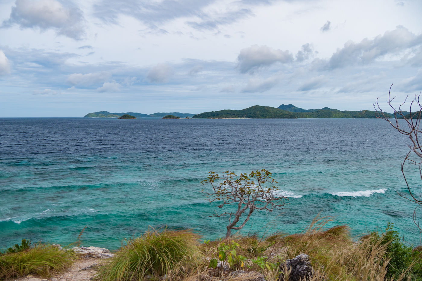 Blick auf das Meer vor Malcapuya Island auf den Philippinen