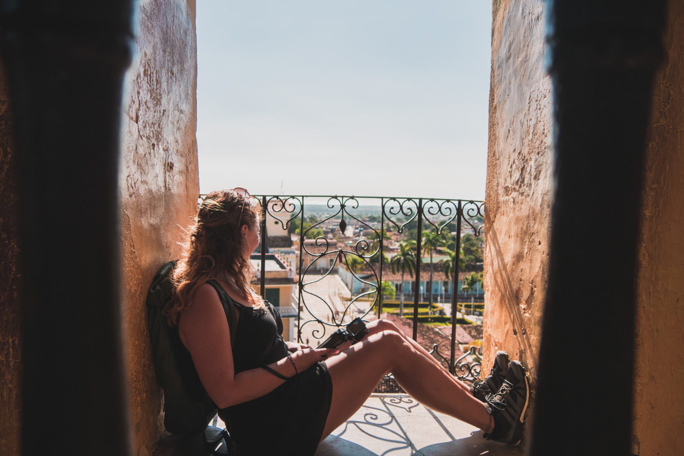 Julia über den Dächern Trinidads im Aussichtsturm