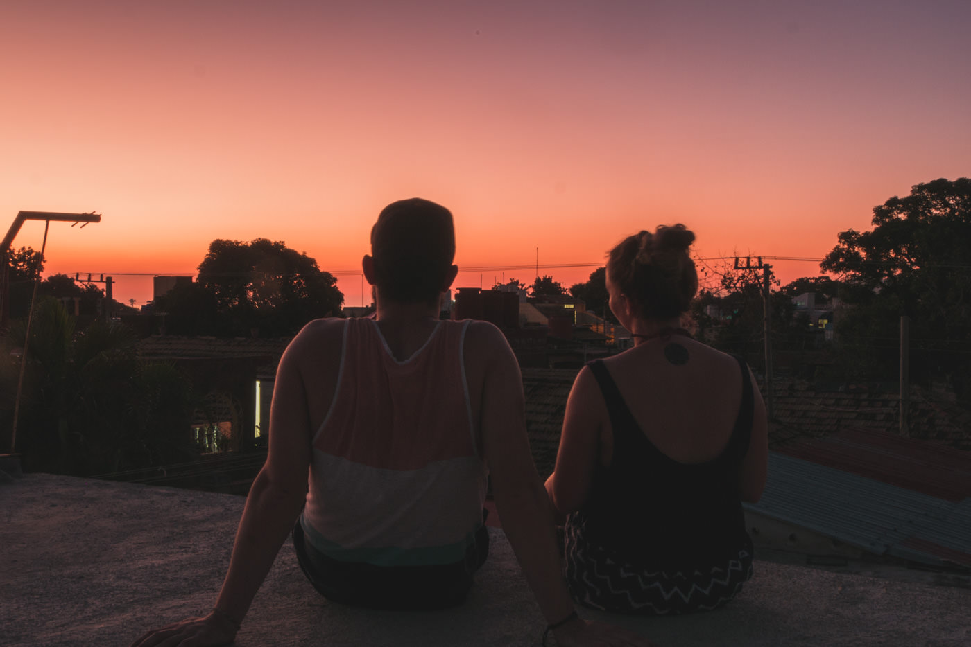 Wir genießen den Sonnenuntergang vom Dach unserer Casa aus in Trinidad