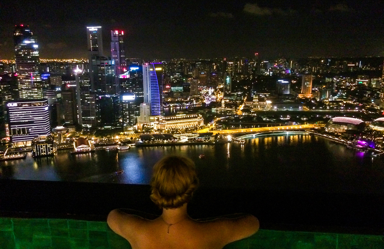 Skyline von Singapur bei Nacht