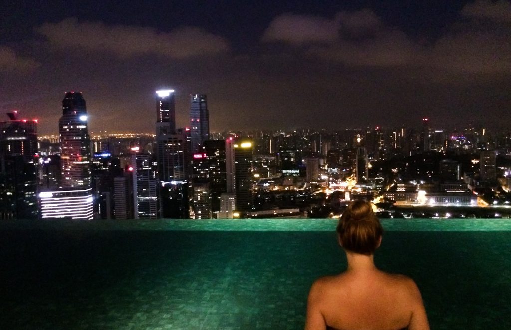 Skyline Singapur bei Nacht, Infinitypool