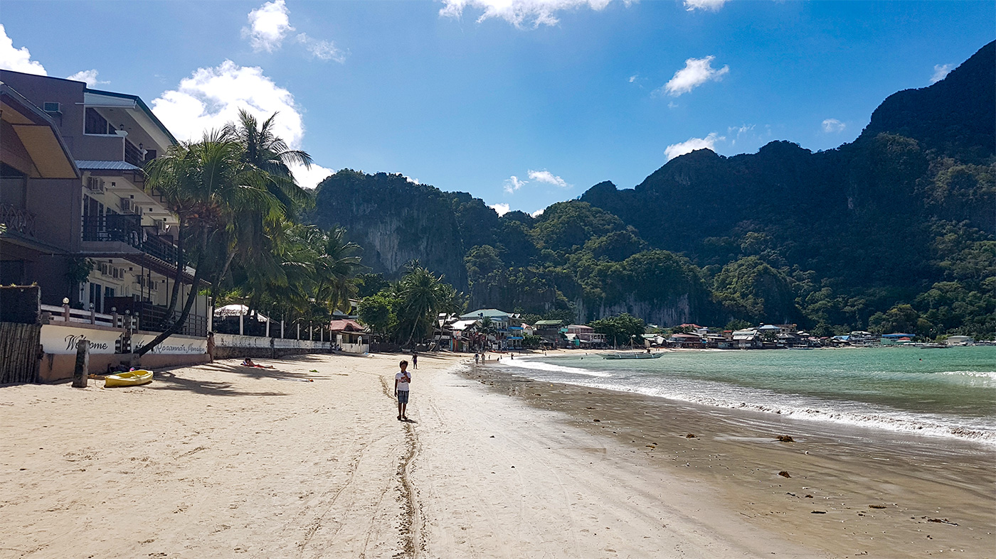 Der Strand von El Nido Town