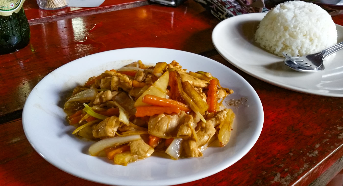 Curry mit Reis im Lost Paradise Resort auf Koh Kradan