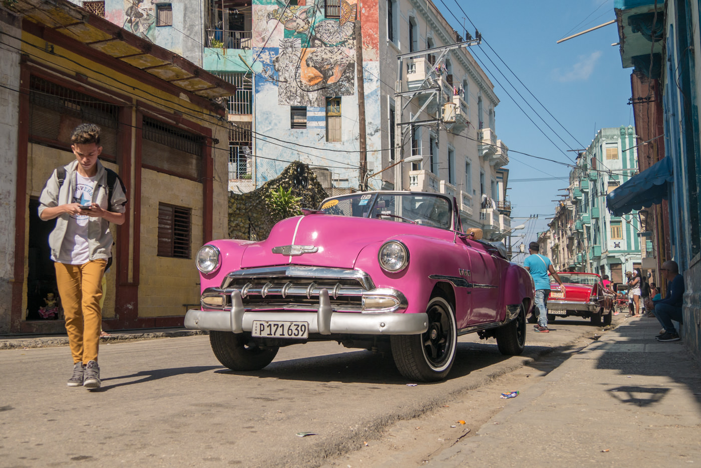 Ein frisch gewaschener Oldtimer in Havanna