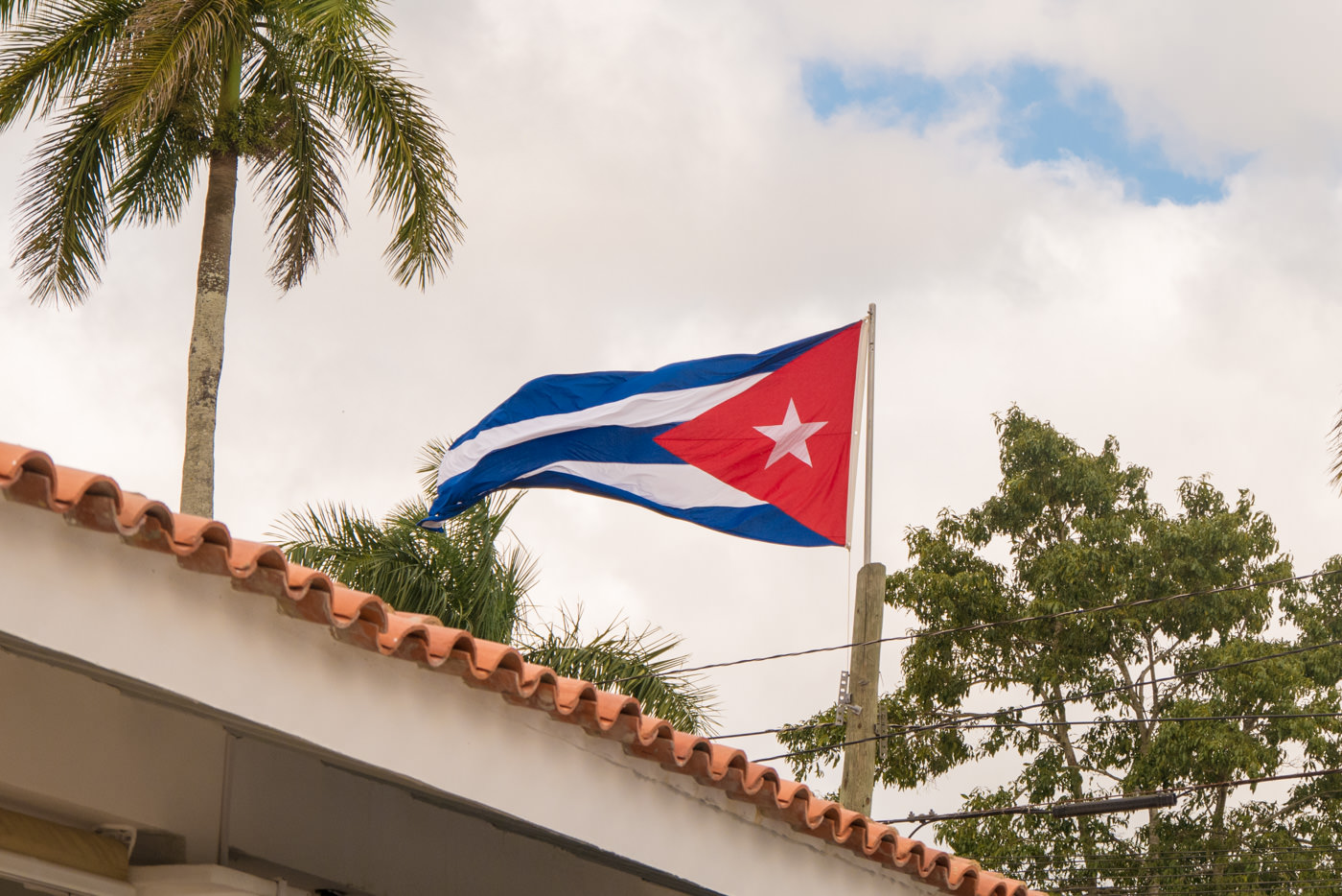 Die Nationalflagge Kubas in Vinales