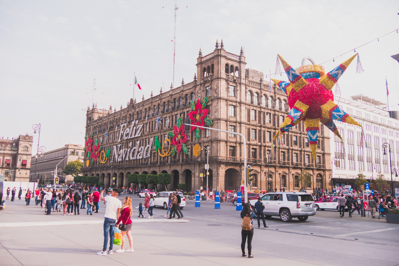 Der Zocalo von Mexiko-Stadt weihnachtlich geschmückt