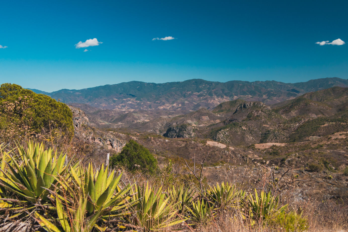 Ein Blick ins Tal beim Hierve el Agua - Oaxaca, Mexiko