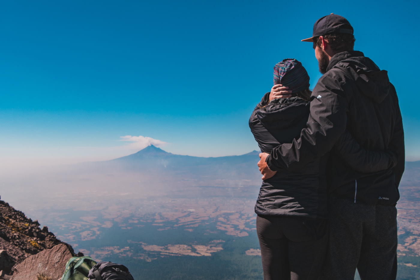 Wir und der Ausblick vom Vulkan La Malinche in Puebla 