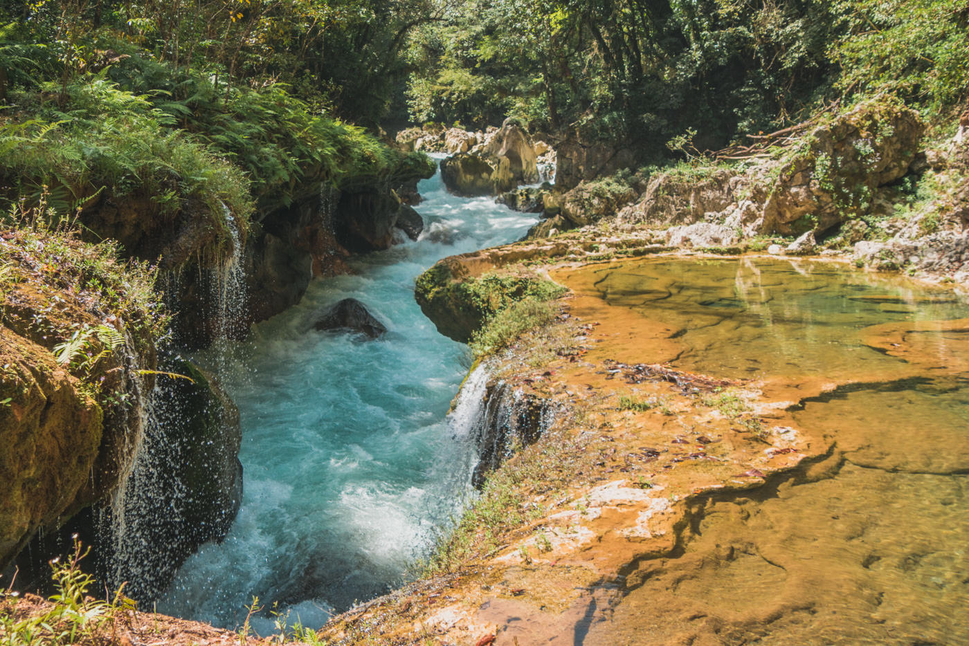 Der Fluss der durch Semuc Champey fließt