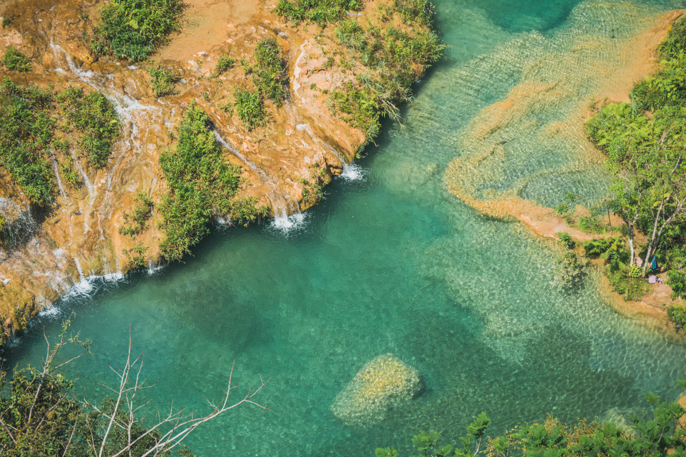 Ein Becken von Semuc Champey