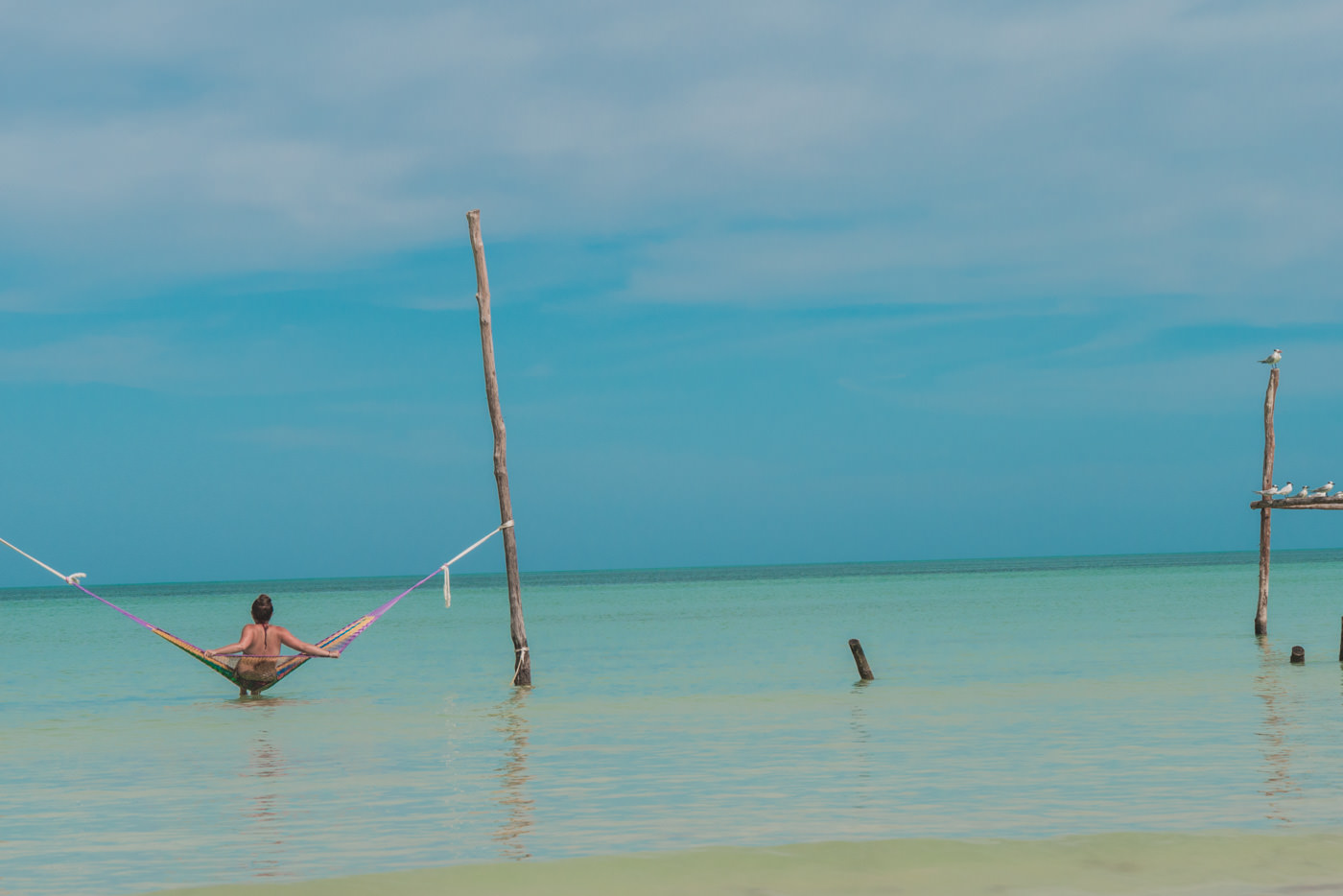 Julia in der Hängematte auf Isla Holbox in Mexiko