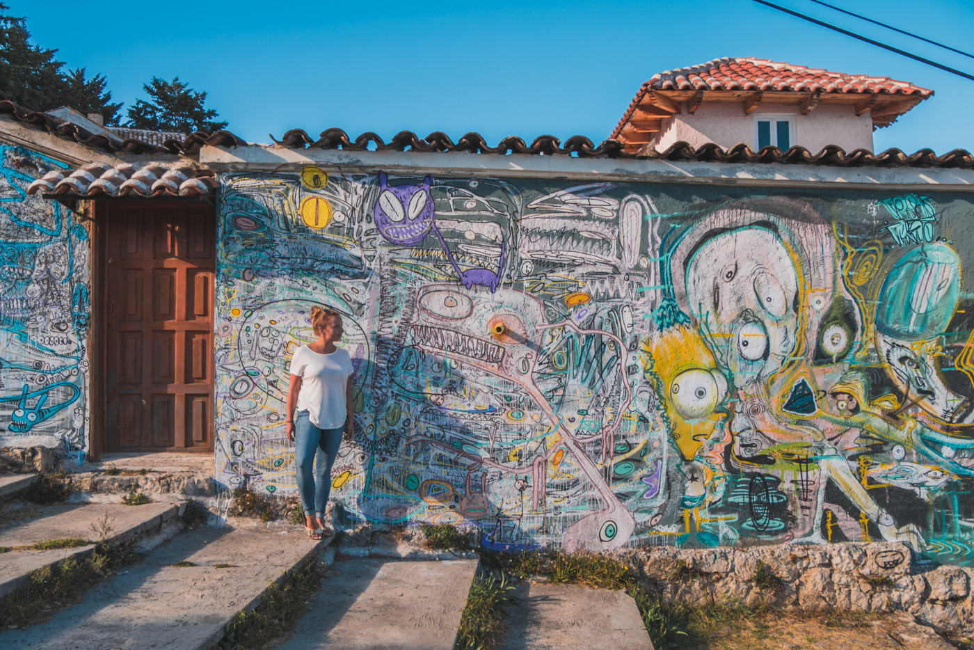 Julia und Streetart in San Cristobal de las Casas in Chiapas