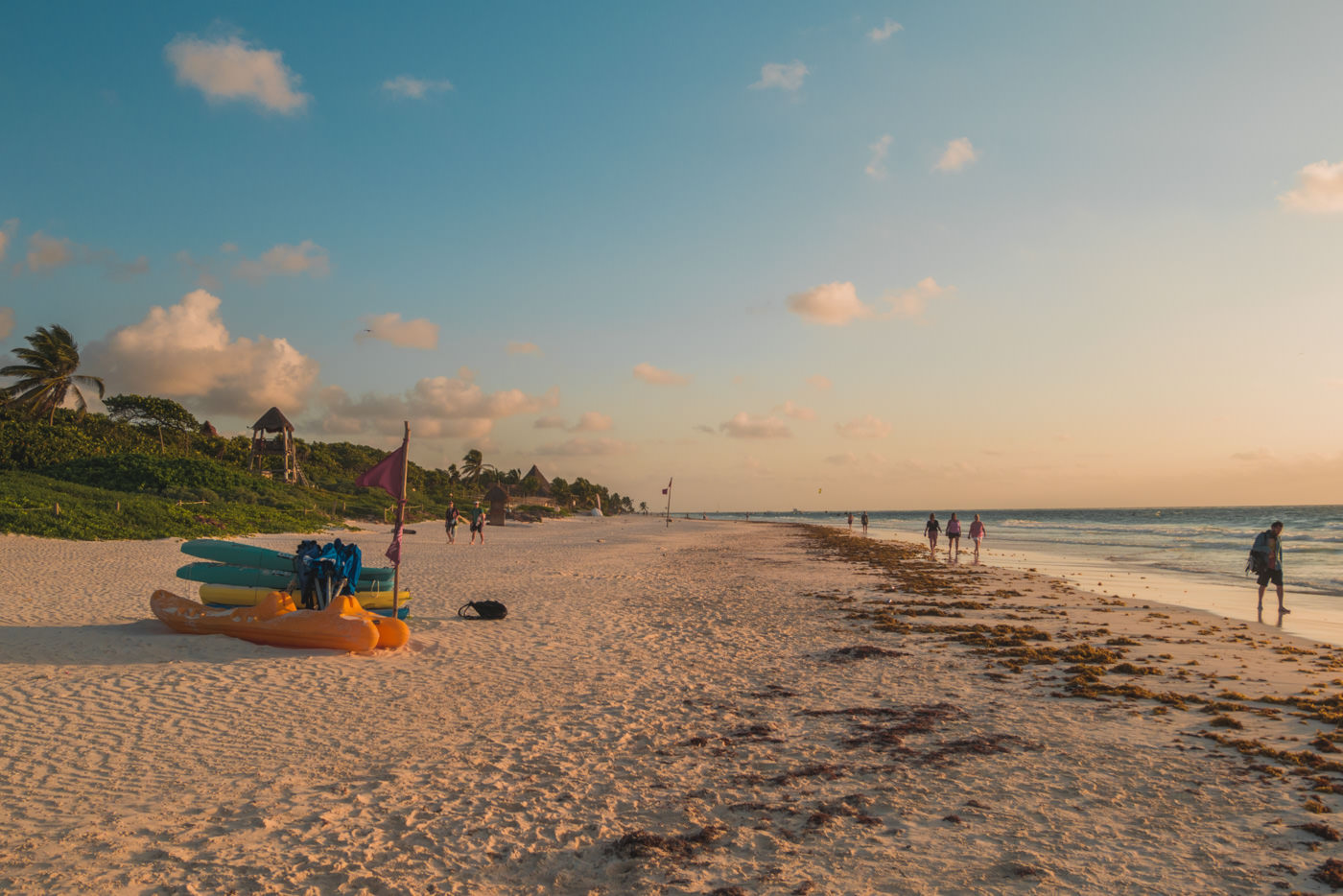 Sonnenaufgang am Strand von Tulum in Mexiko