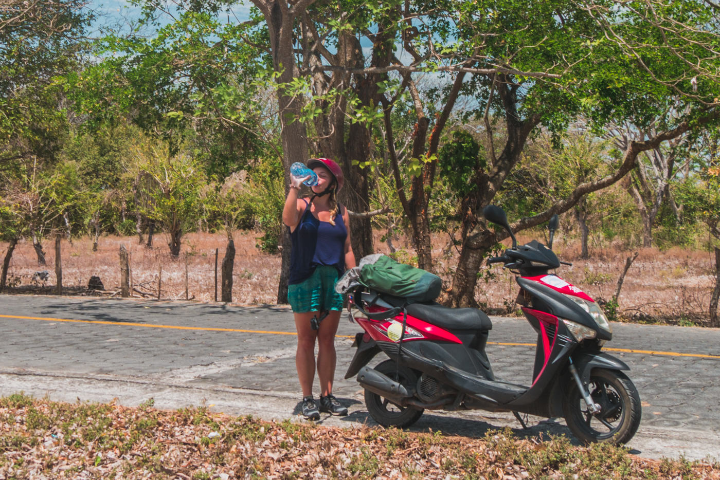 Julia und unser Roller auf der Insel Ometepe