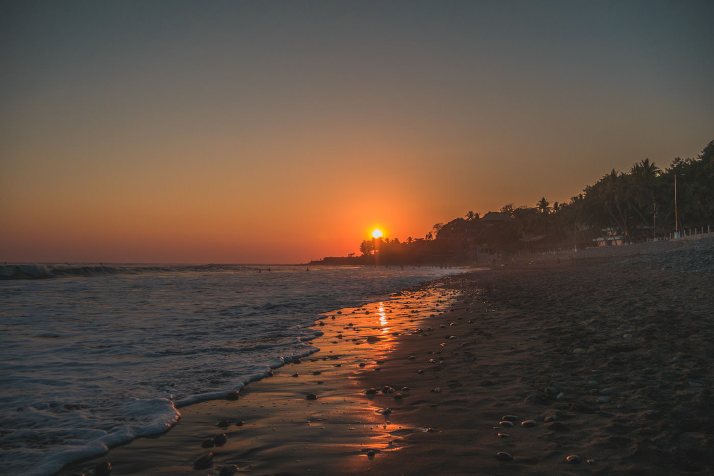 Sonnenuntergang in El Tunco am Strand