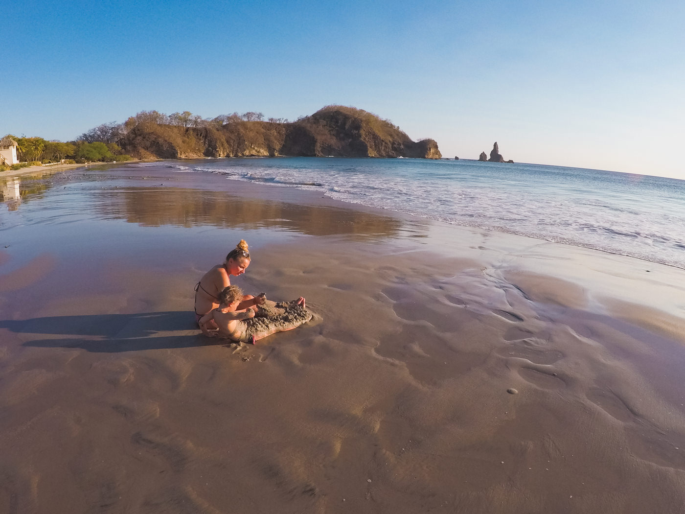 Julia am Strand in Nicaragua