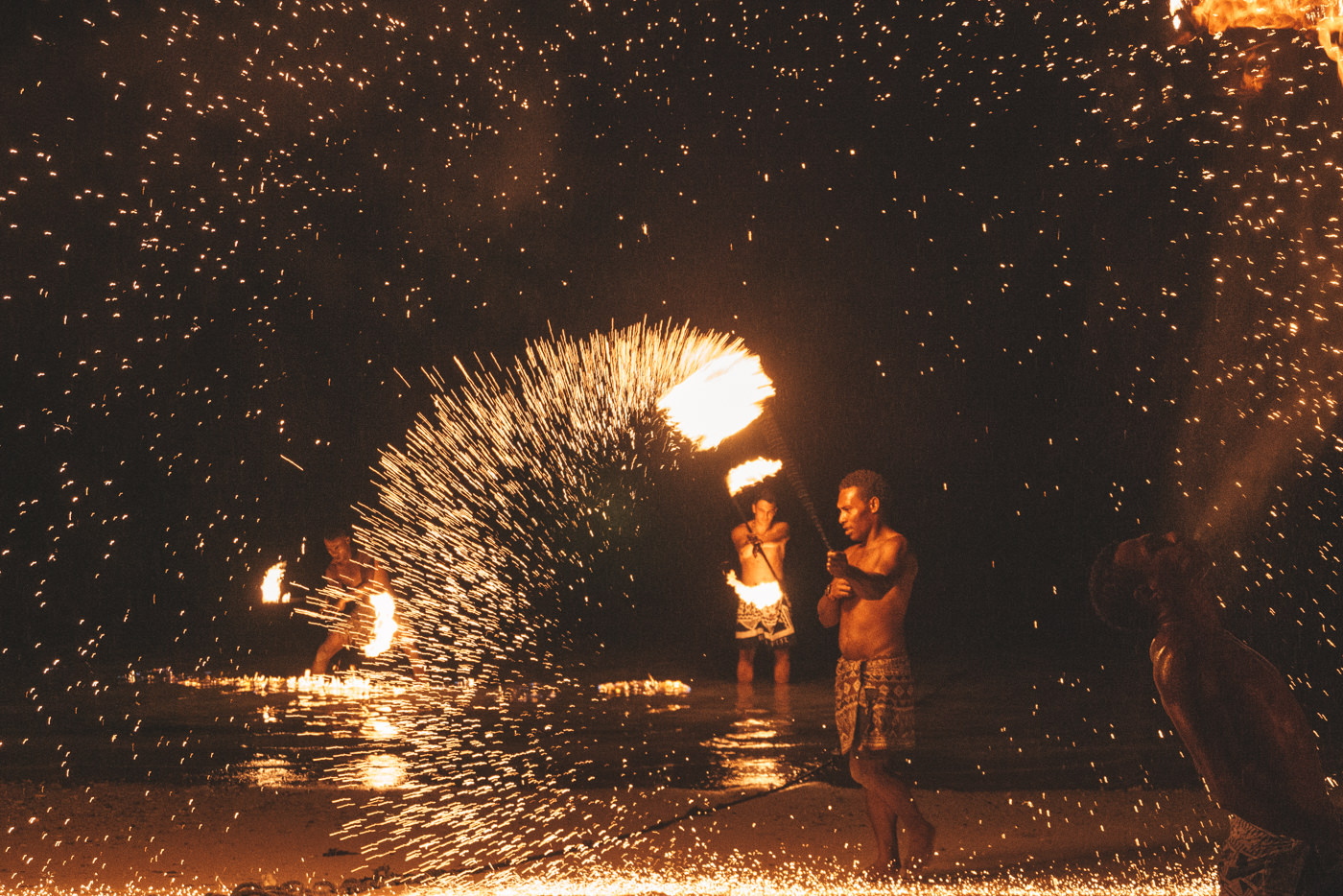 Feuershow auf den Fidschi Inseln