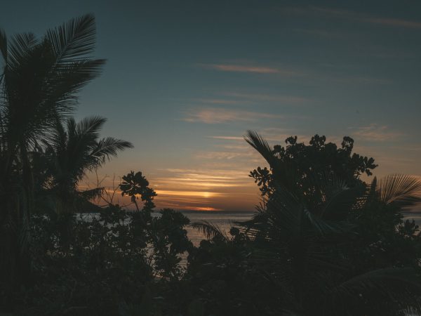 Sonnenuntergang am Honeymoon Beach auf den Fidschi Inseln