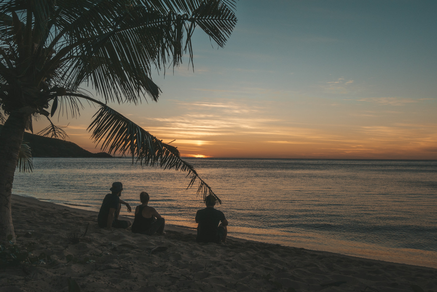 Sonnenuntergang am Honeymoon Beach auf den Fidschi Inseln