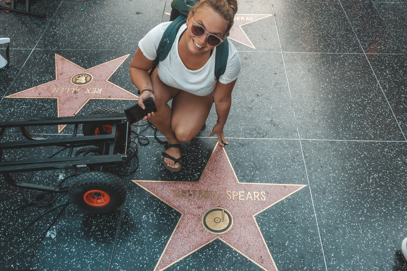 Julia am Walk of Fame mit dem Stern von Britney