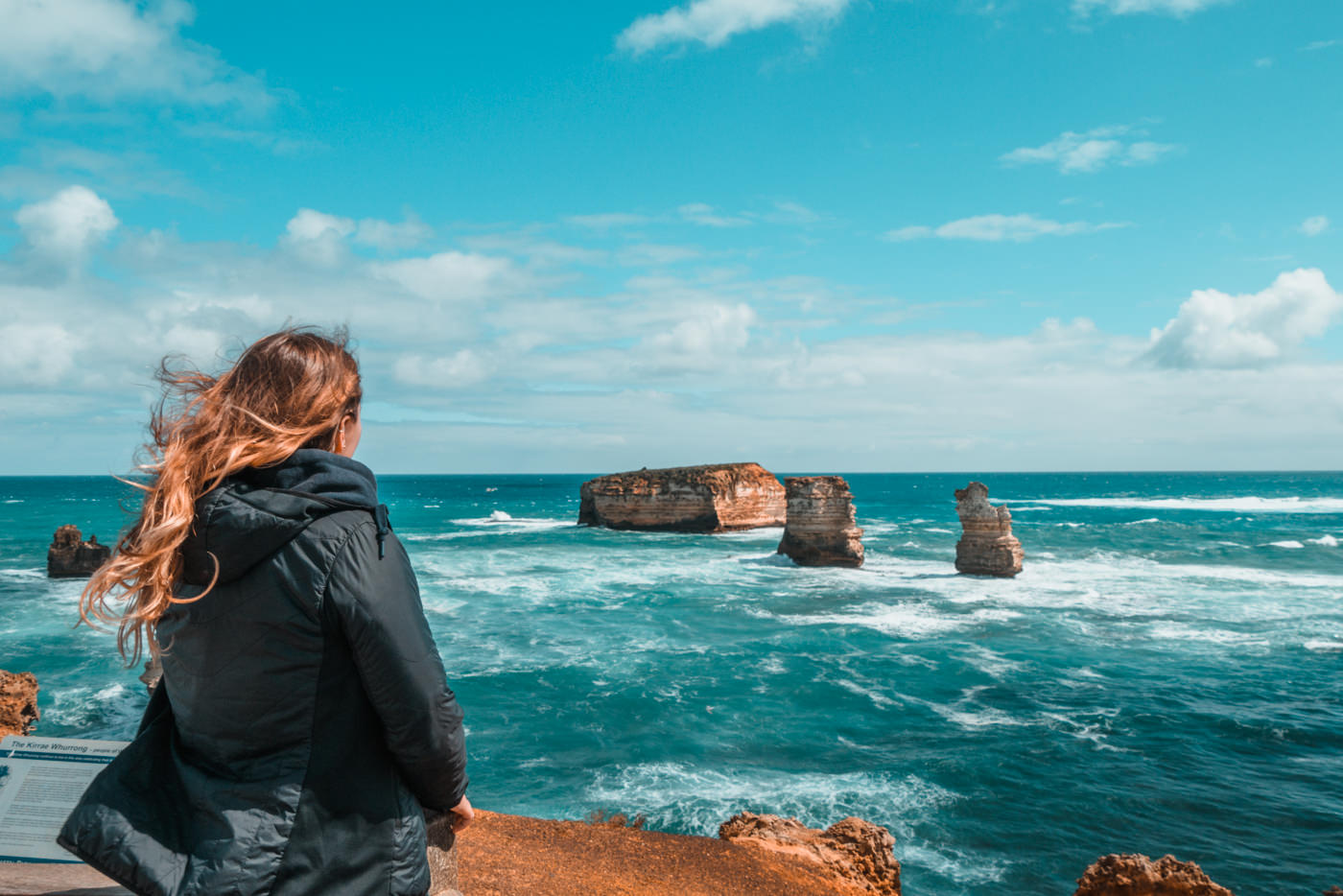 Julia an der Bay of Islands an der Great Ocean Road