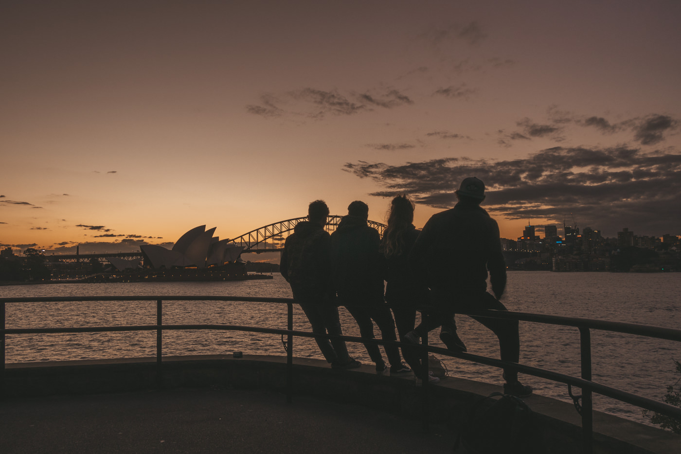 Wir blicken auf das Opera House zum Sonnenuntergang