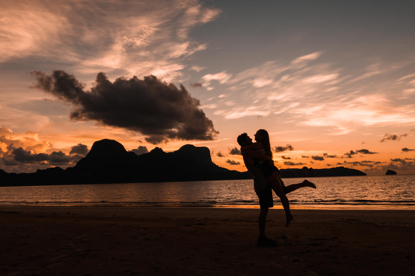 Sonnenuntergang am Lio Beach bei El Nido