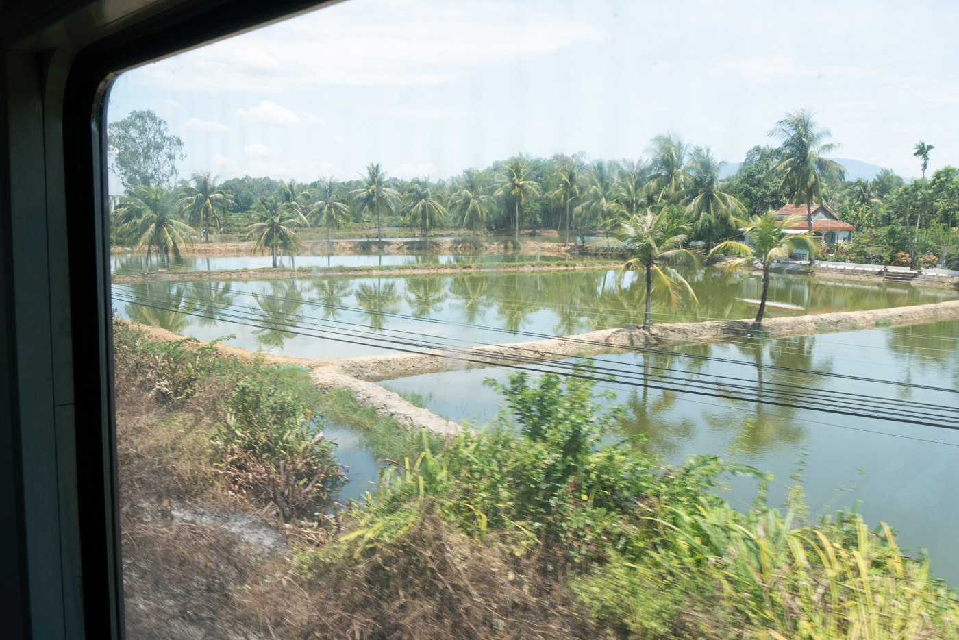 Landschaft in Vietnam während einer Zugfahrt