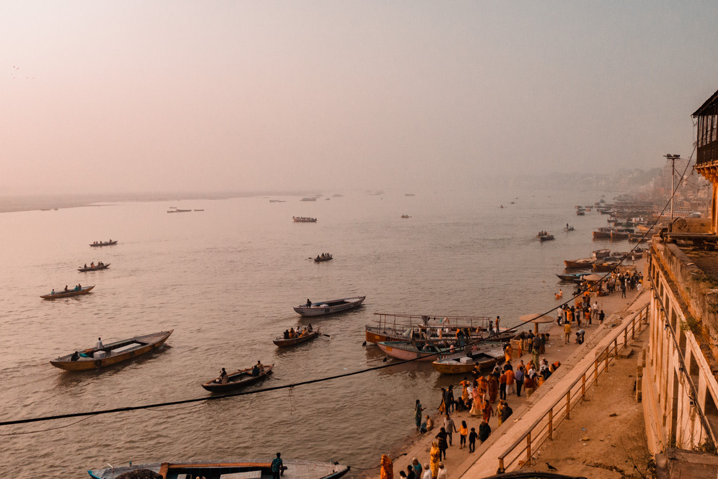 Blick auf den Ganges in Varanasi