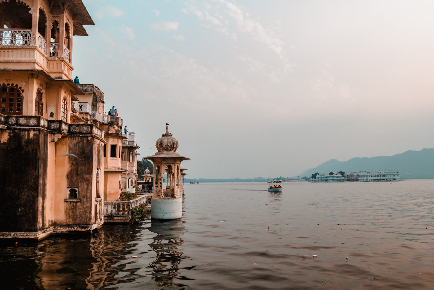 Flussufer in Udaipur, Indien