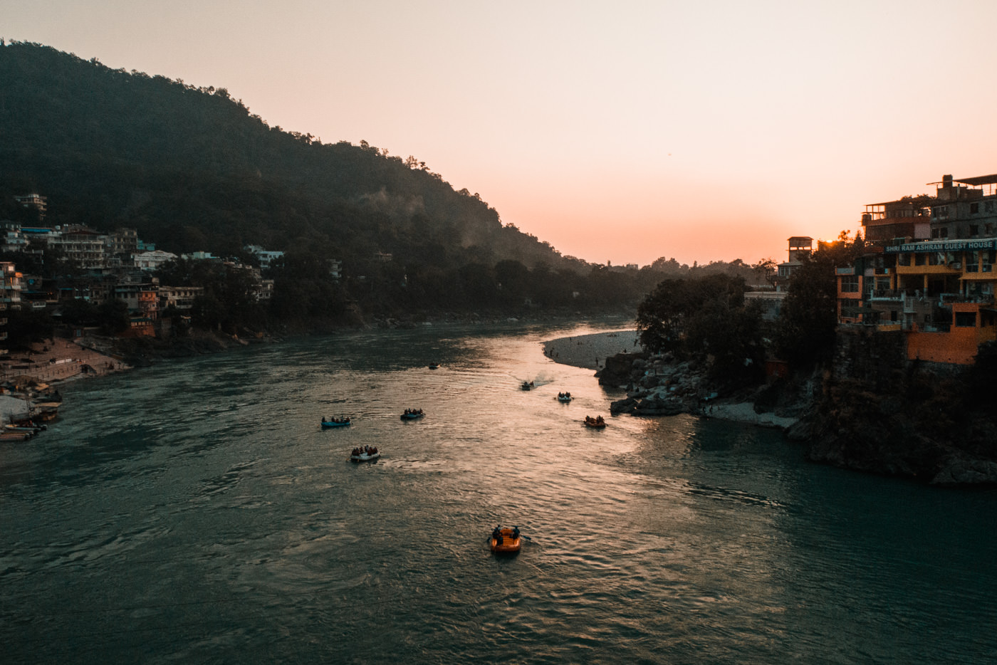 Blick auf den Ganges in Rishikesh