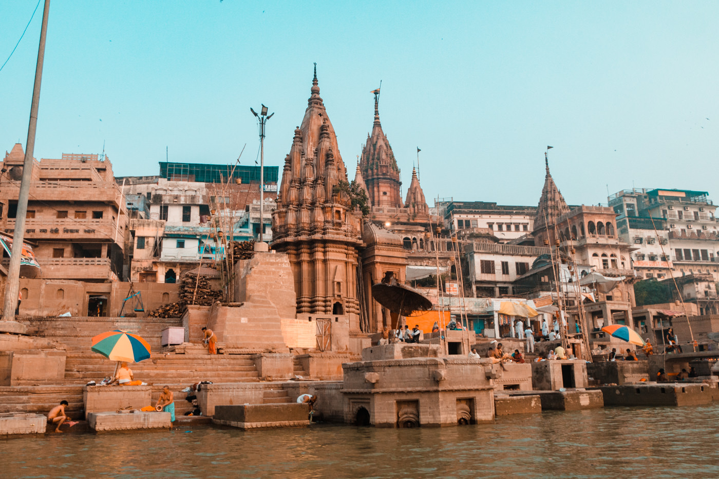 Blick auf die Ghats in Varanasi, Indien