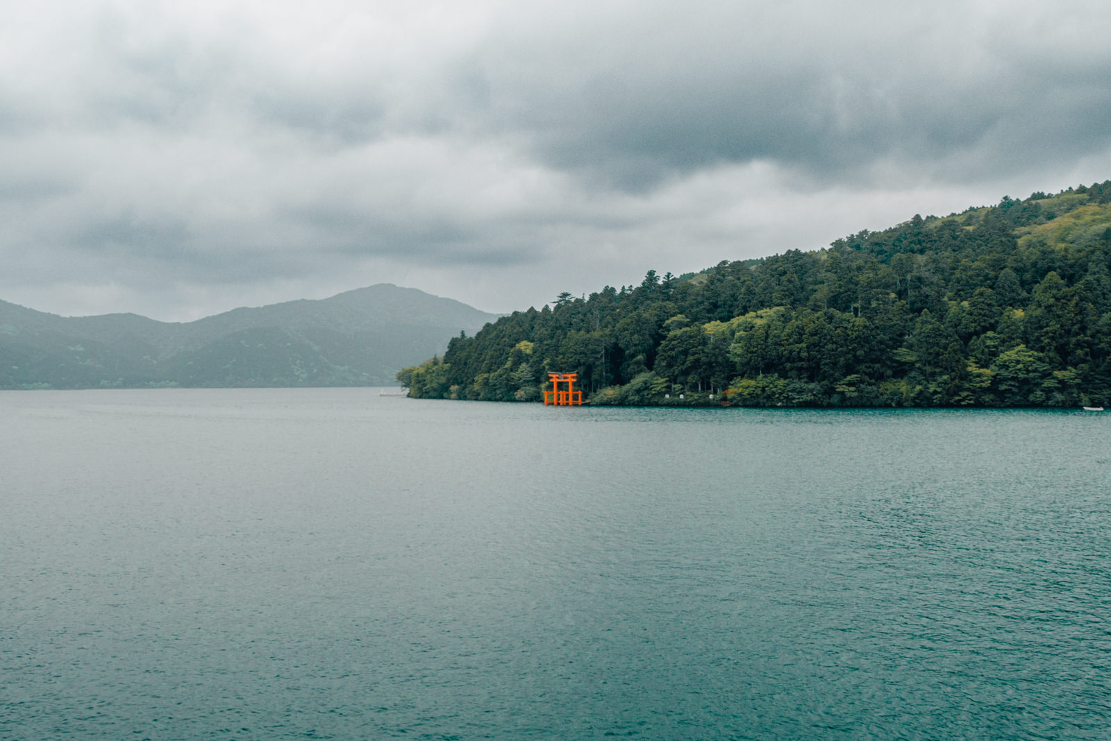 Hakone Schrein am Ashi See