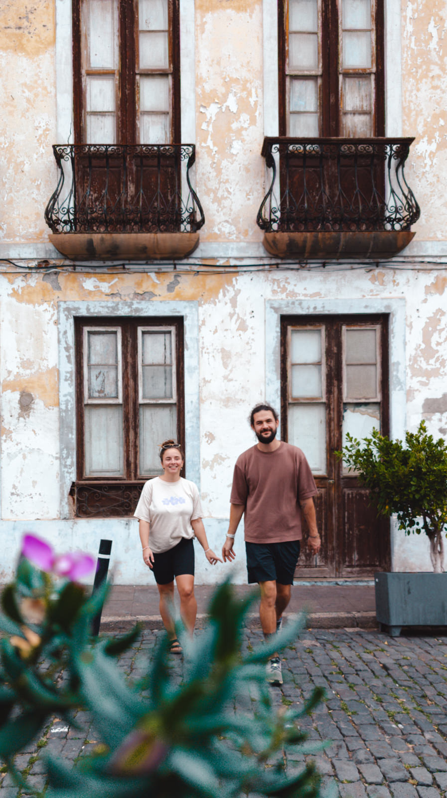 Julia und Matthias im Dorf Garachico auf Teneriffa