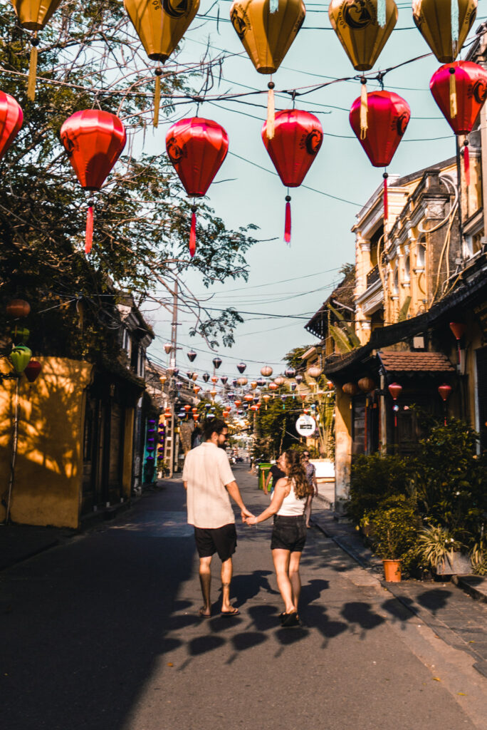 Wir in den Straßen von Hoi An