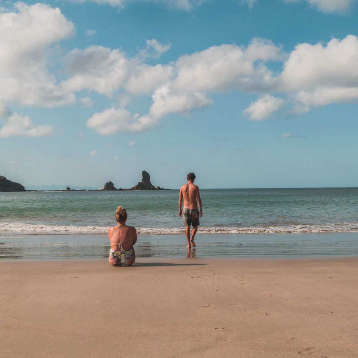 Wir an einem einsamen Strand in Nicaragua