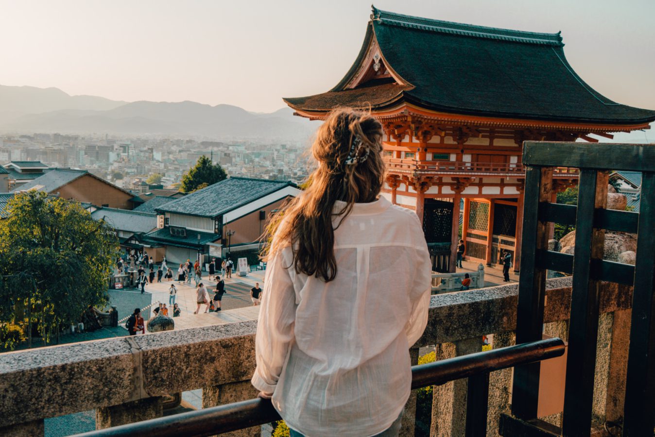 Julia am Kiyomizu-dera Tempel in Kyoto