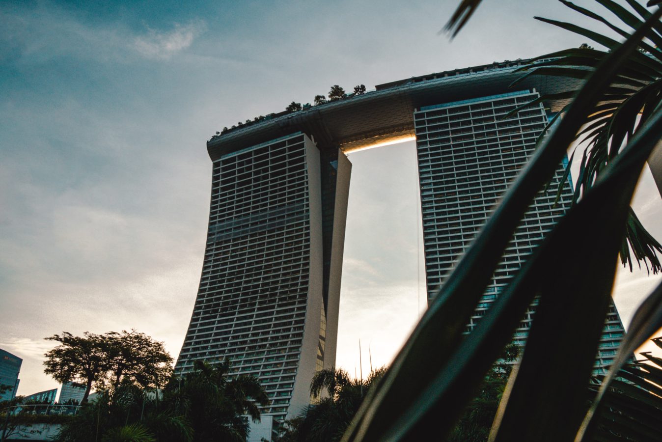 Blick auf das Marina Bay Sands Hotel in Singapur