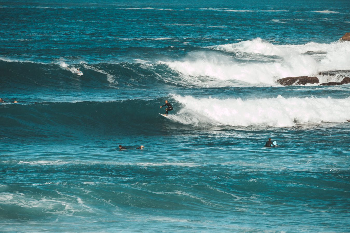 surfer-bondi-beach-sydney-australien